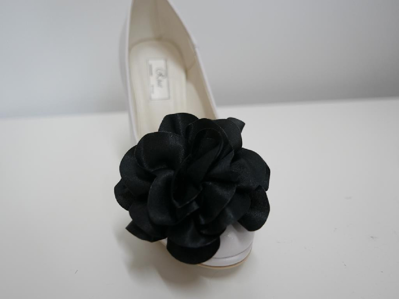 Klipsy do butów czarne kwiaty 10 cm