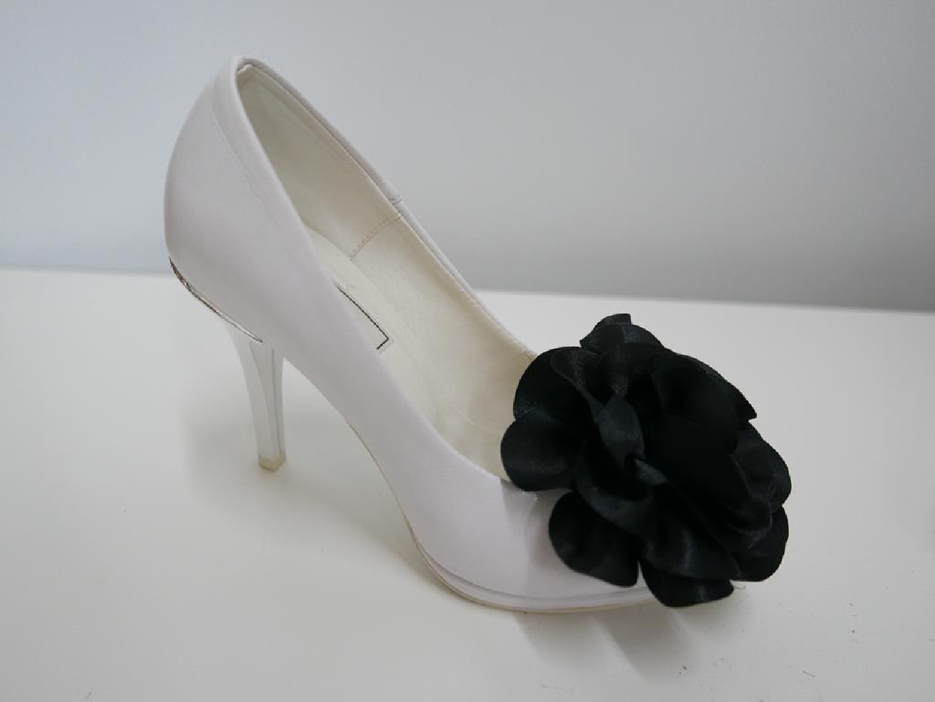 Klipsy do butów czarne kwiaty 10 cm