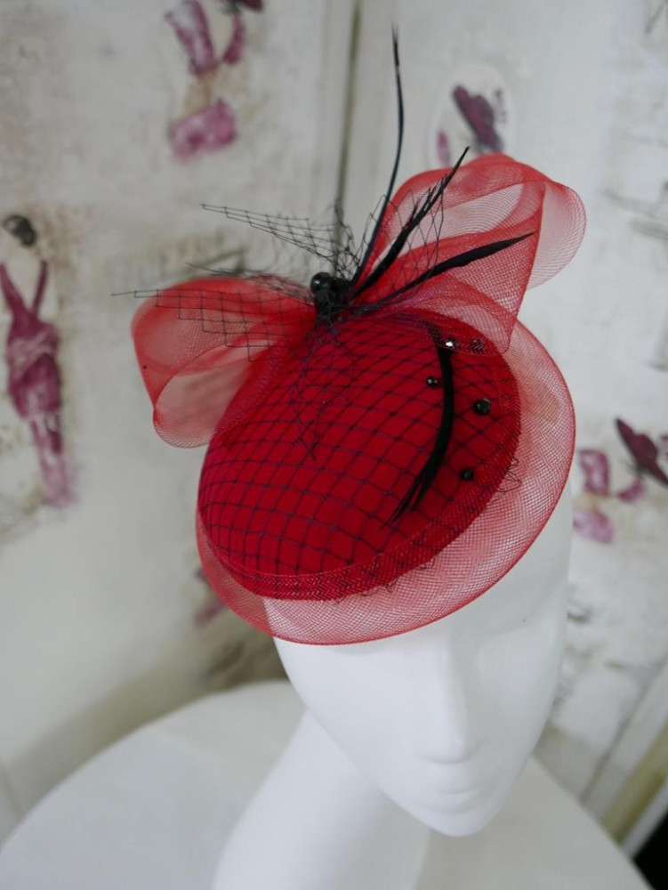 Czerwono czarny mini toczek fascynator