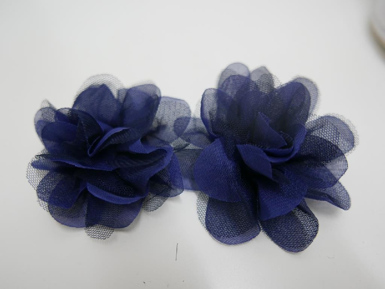 Klipsy do butów granatowe kwiaty 7 cm