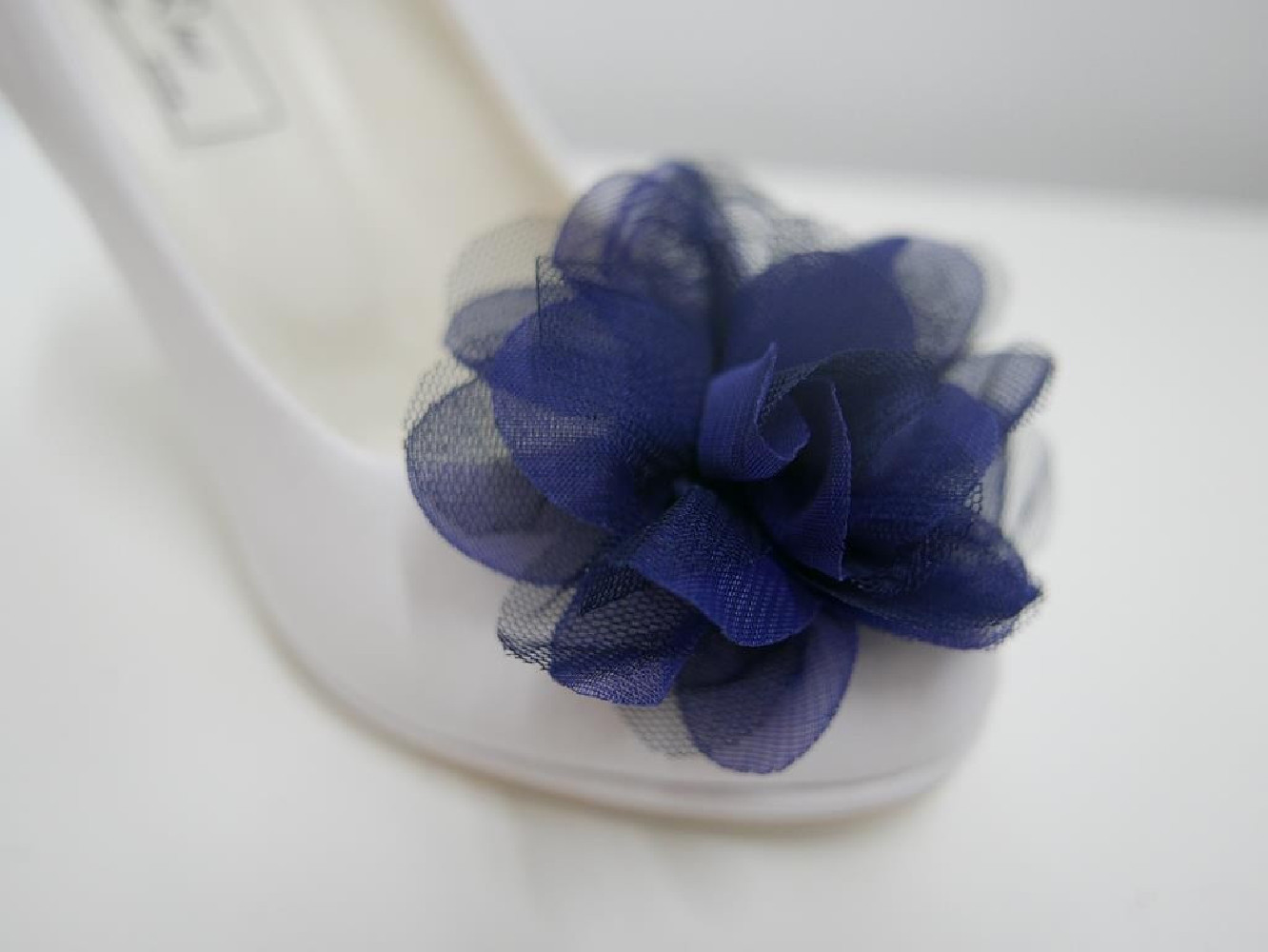 Klipsy do butów granatowe kwiaty 7 cm