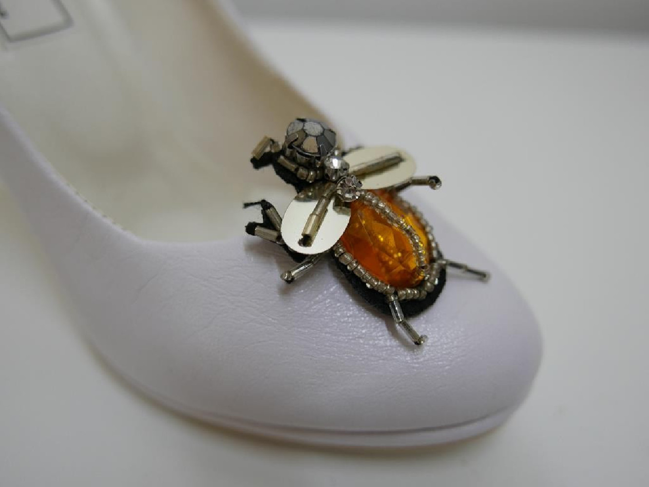 Klipsy do butów złote owady