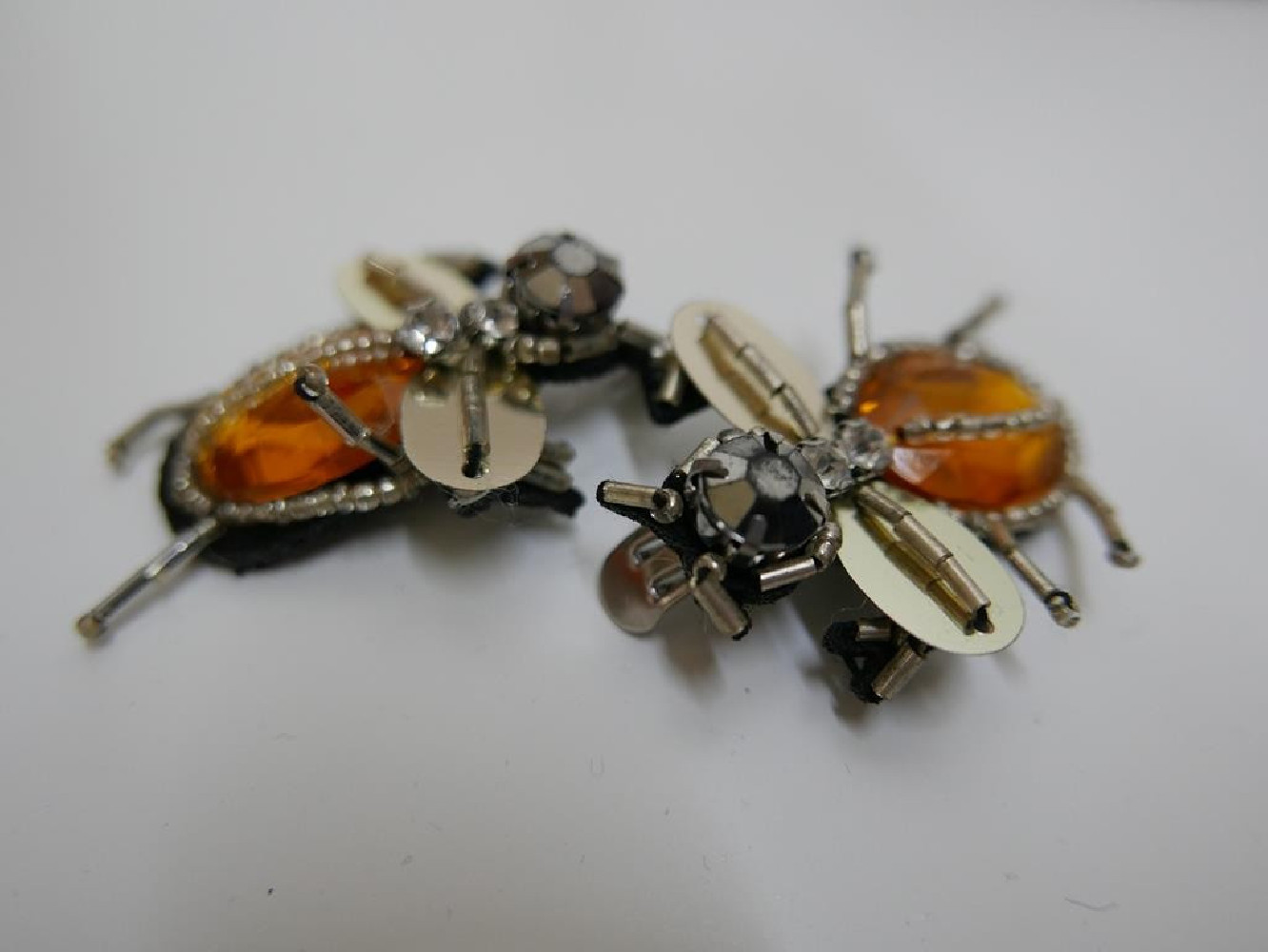 Klipsy do butów złote owady