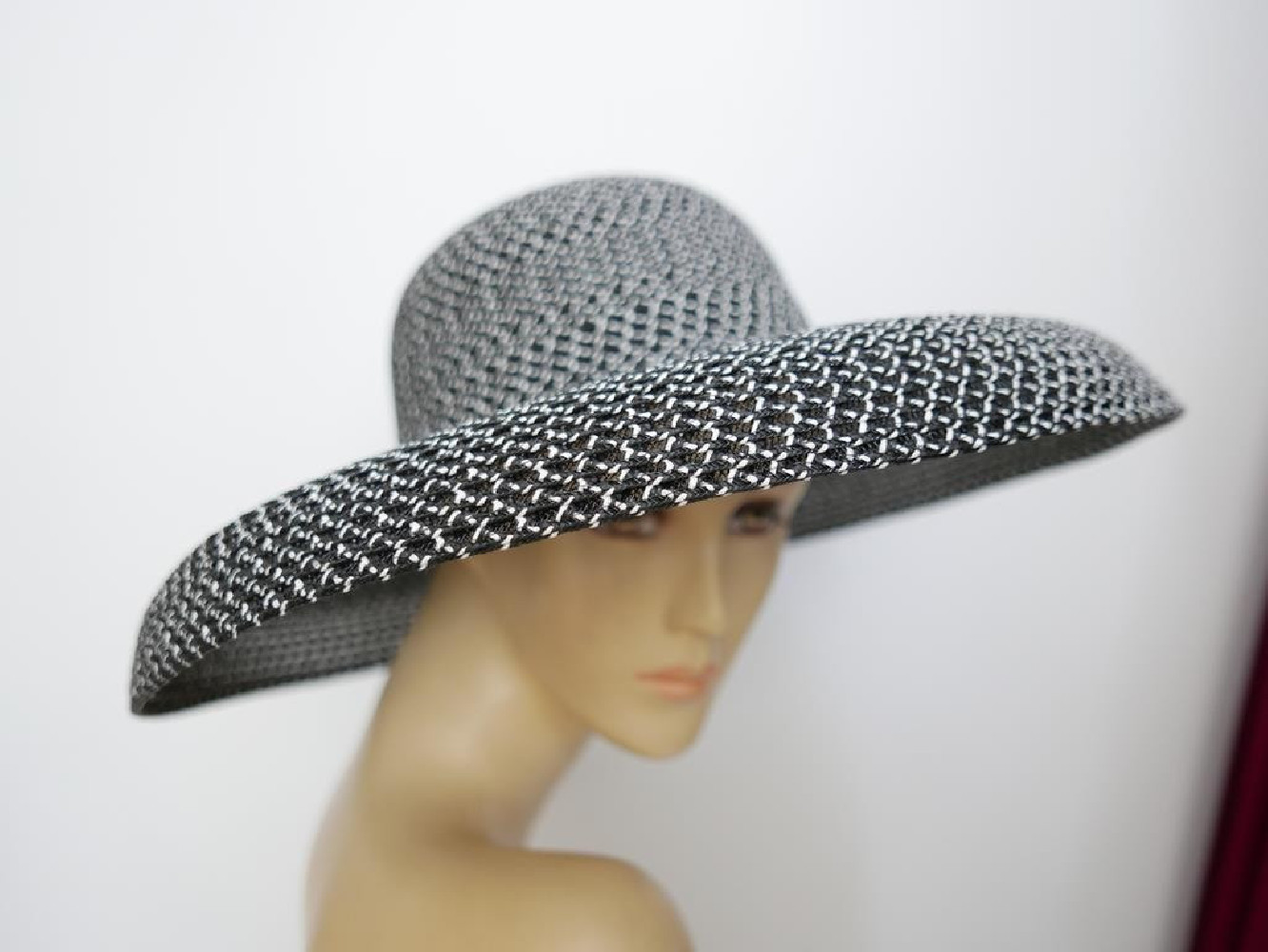 Kapelusz w stylu Audrey czarno biały do 57 cm