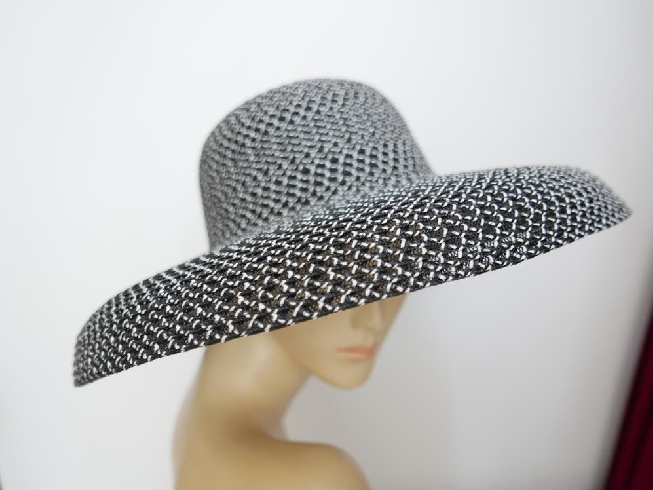 Kapelusz w stylu Audrey czarno biały do 57 cm