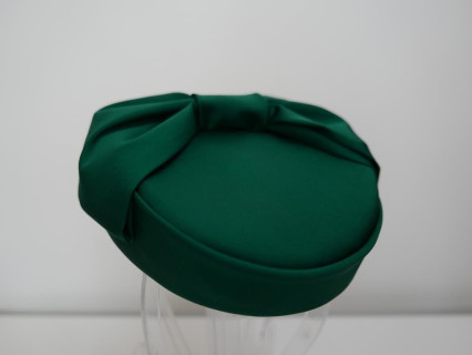 Dita - toczek zielona satyna- tkanina