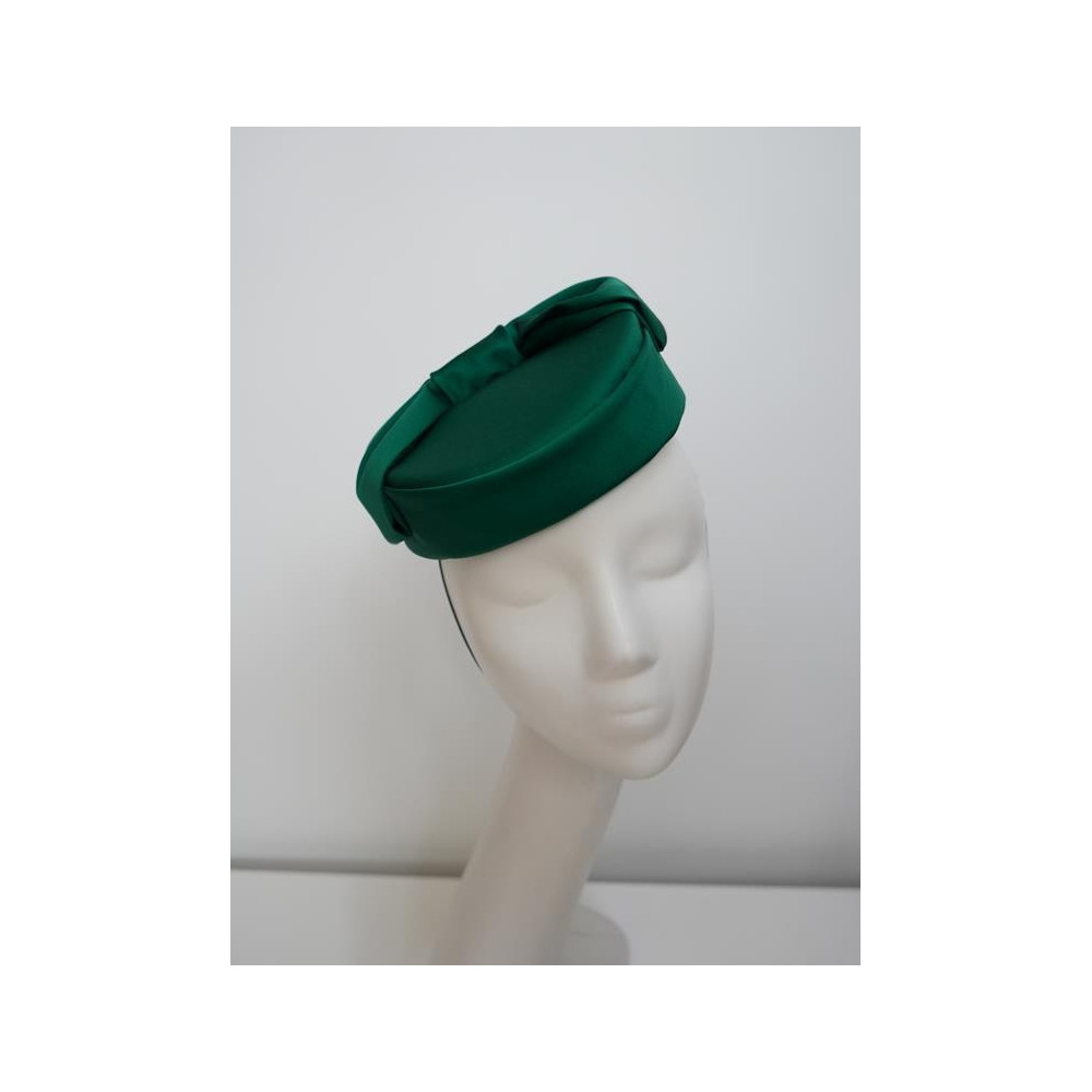 Dita - toczek zielona satyna- tkanina