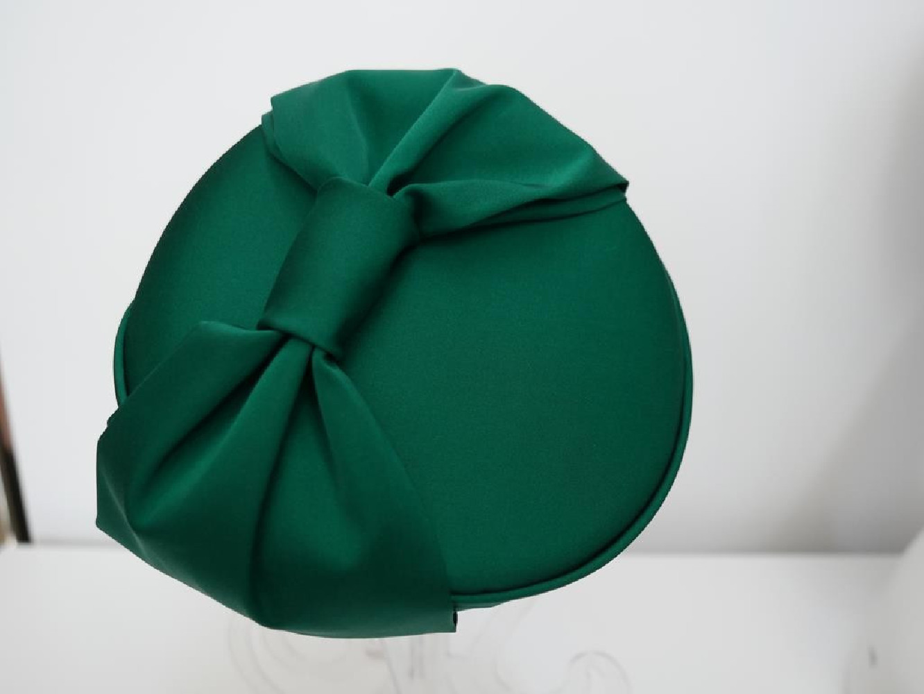 Dita - toczek zielona satyna- tkanina