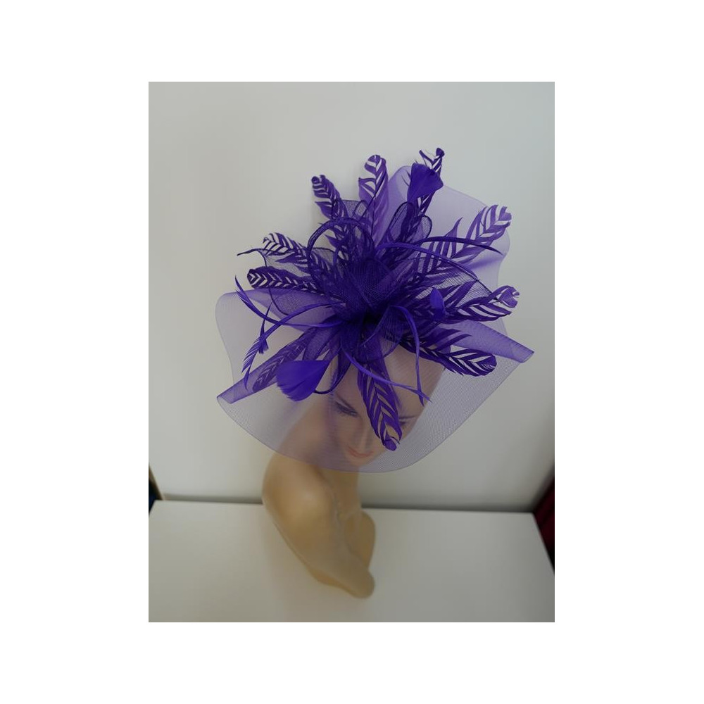 Fioletowy kapelusz koktajlowy z crin na przepasce