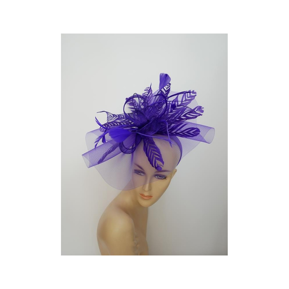 Fioletowy kapelusz koktajlowy z crin na przepasce