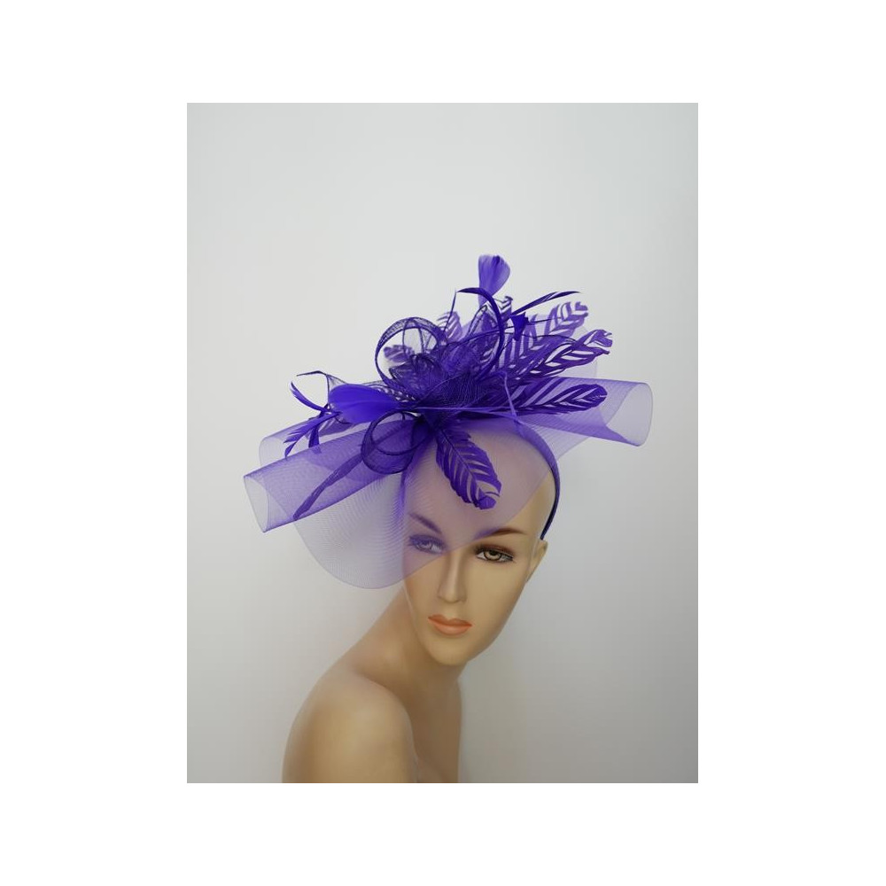 Fioletowy kapelusz koktajlowy z crin na przepasce