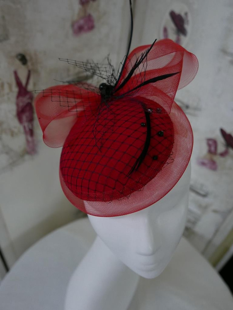 Czerwono czarny mini toczek fascynator