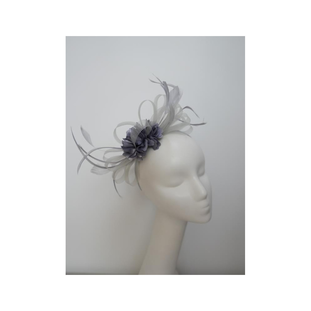 Szary fascynator z crin  na przepasce