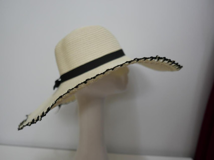 Kremowy słomkowy letni  kapelusz 55-56 cm