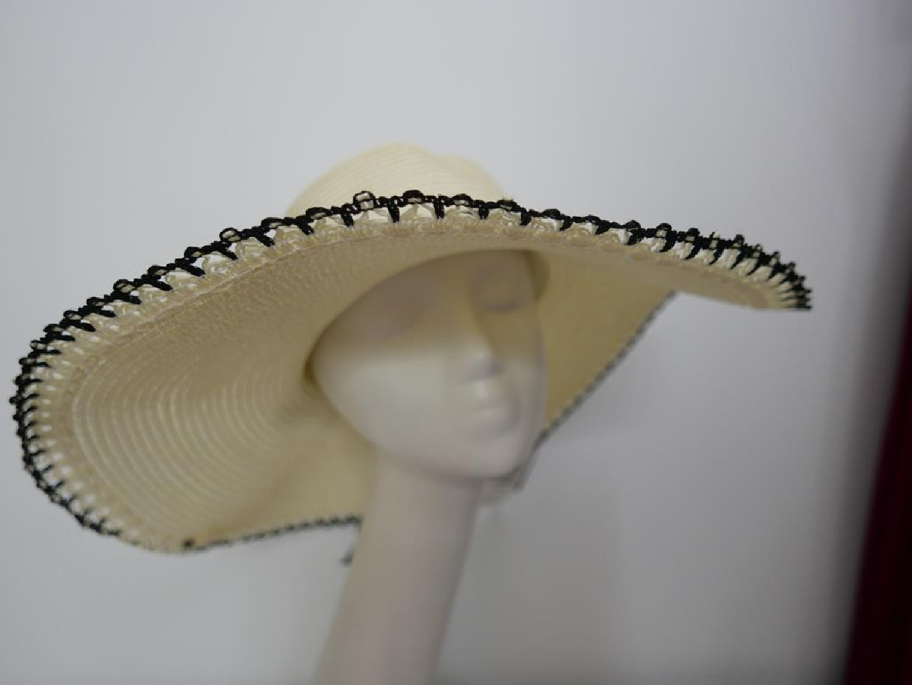 Kremowy słomkowy letni  kapelusz 55-56 cm