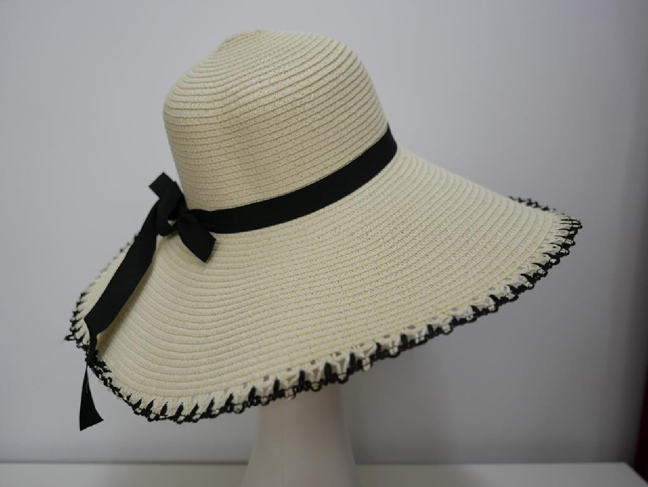 Kremowy słomkowy letni  kapelusz 55-56 cm