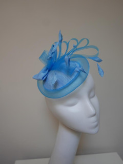 Błękitny mini toczek z tkaniny z crin