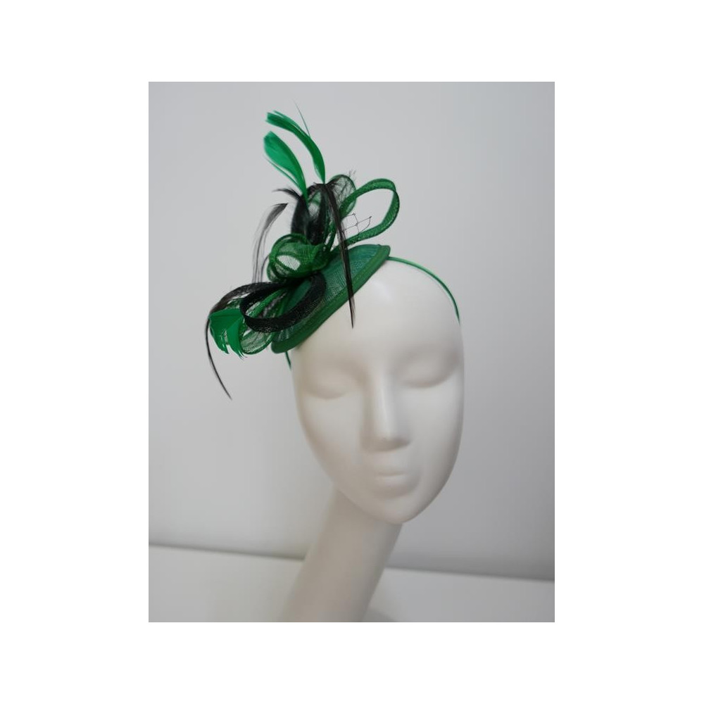 Zielono czarny fascynator z sinamay na przepasce