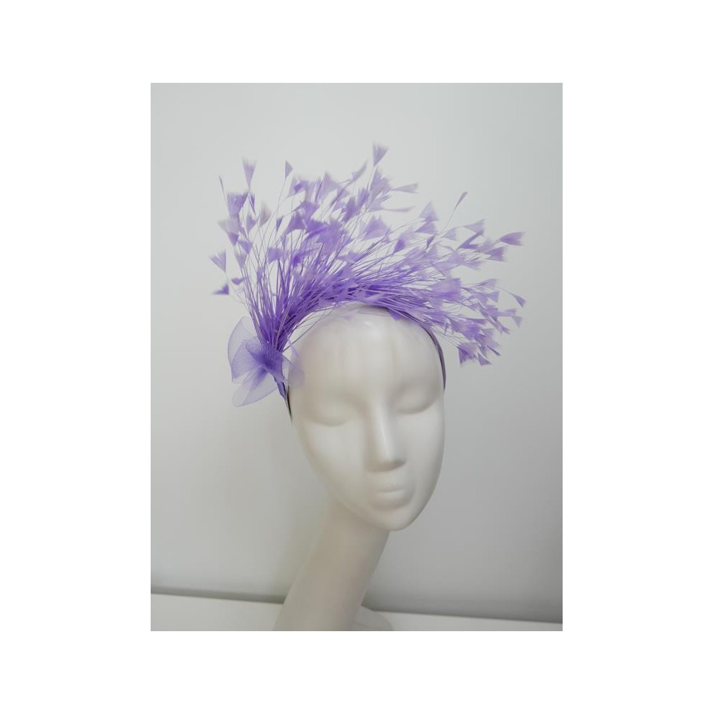 Lawendowy fascynator z piór i crin