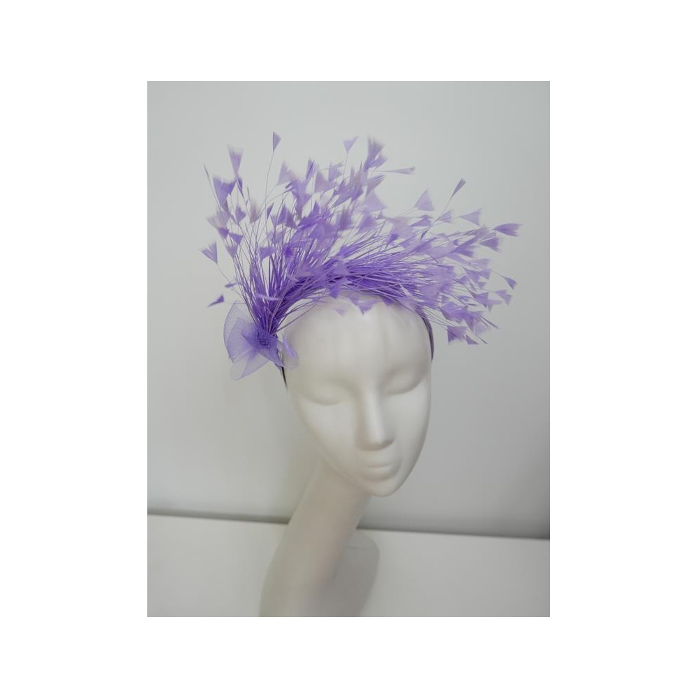 Lawendowy fascynator z piór i crin