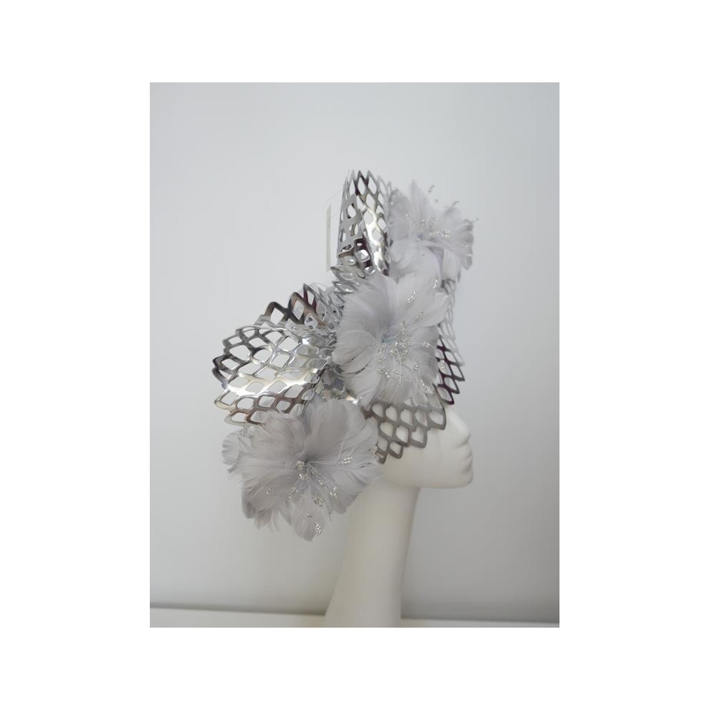 Srebrny fascynator z piórami  na przepasce