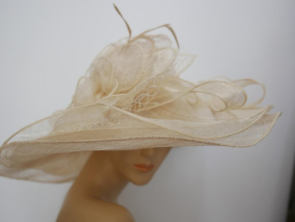 Beżowy kapelusz sinamay z dużym rondem do 56 cm