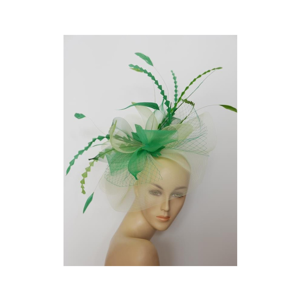 Zielony kapelusz koktajlowy z crin na przepasce