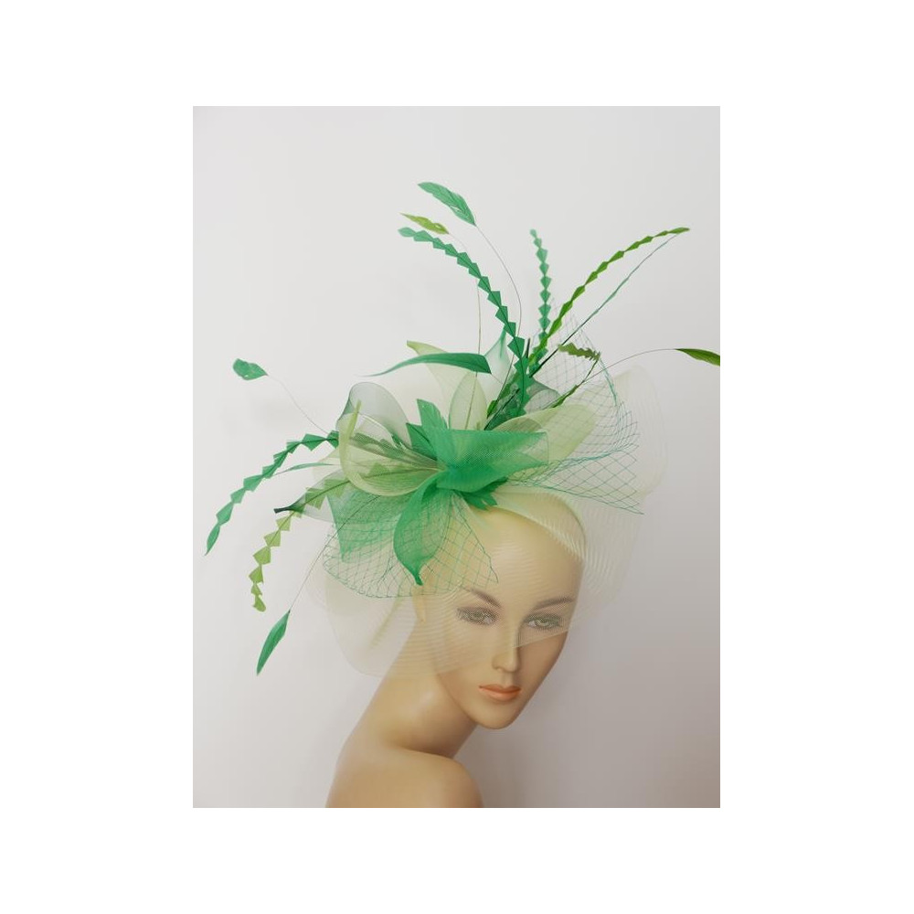 Zielony kapelusz koktajlowy z crin na przepasce