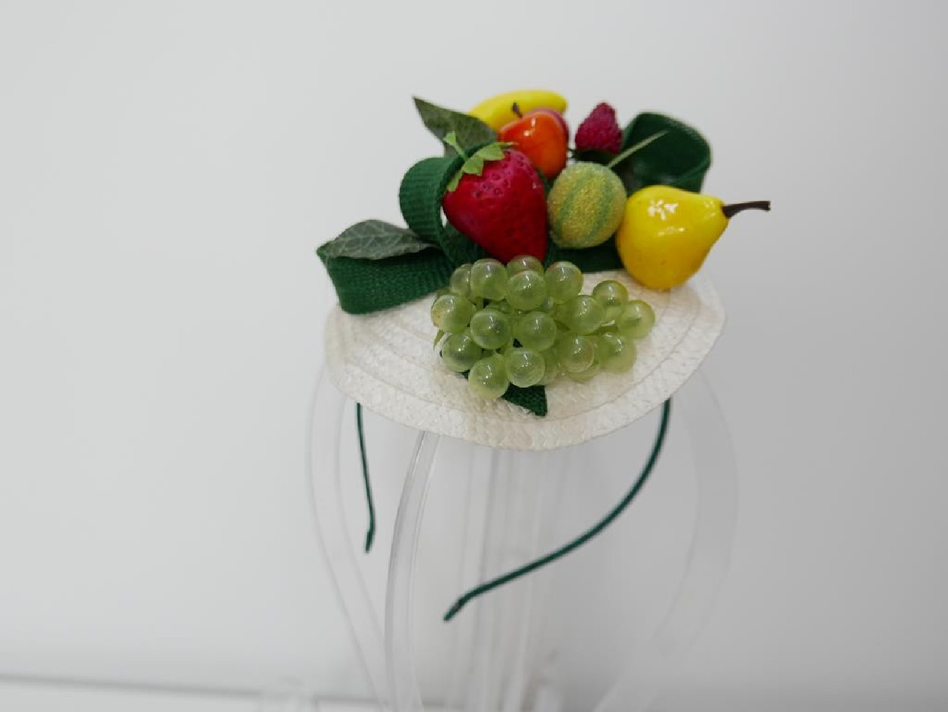Owocowy fascynator na przepasce
