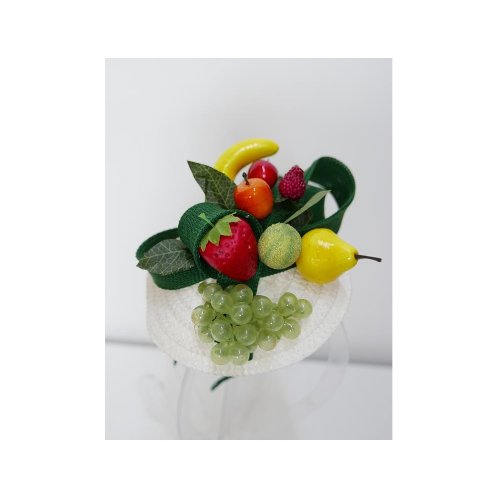 Owocowy fascynator na przepasce