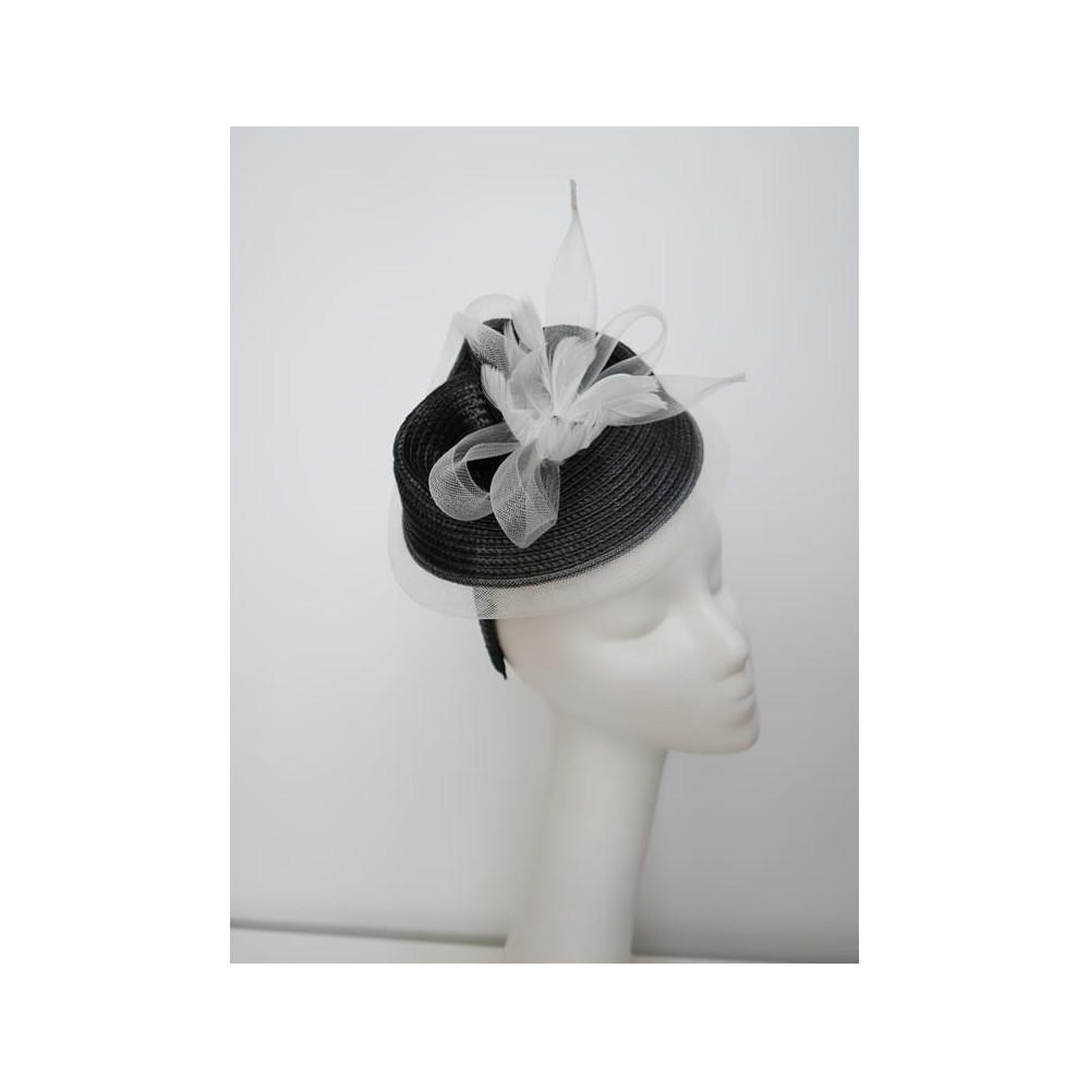 Czarno śmietankowy fascynator na przepasce