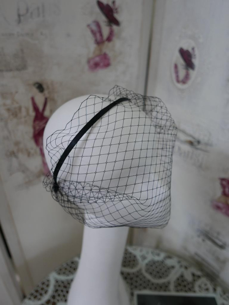 Czarna woalka na twarz na przepasce