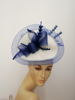 Biało granatowy fascynator na przepasce