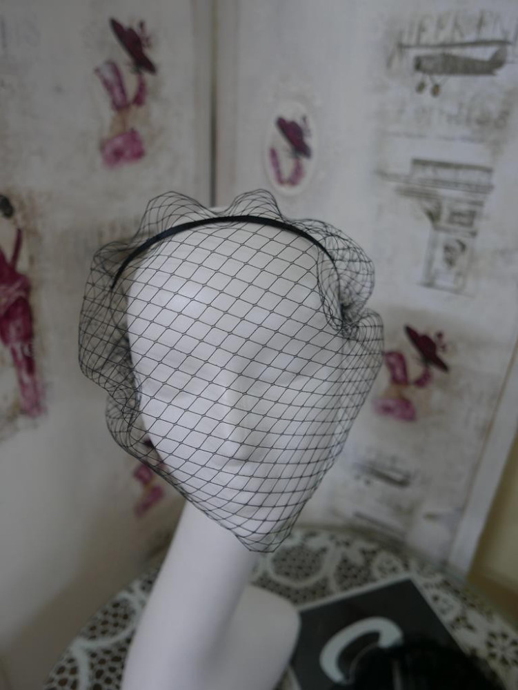 Czarna woalka na twarz na przepasce