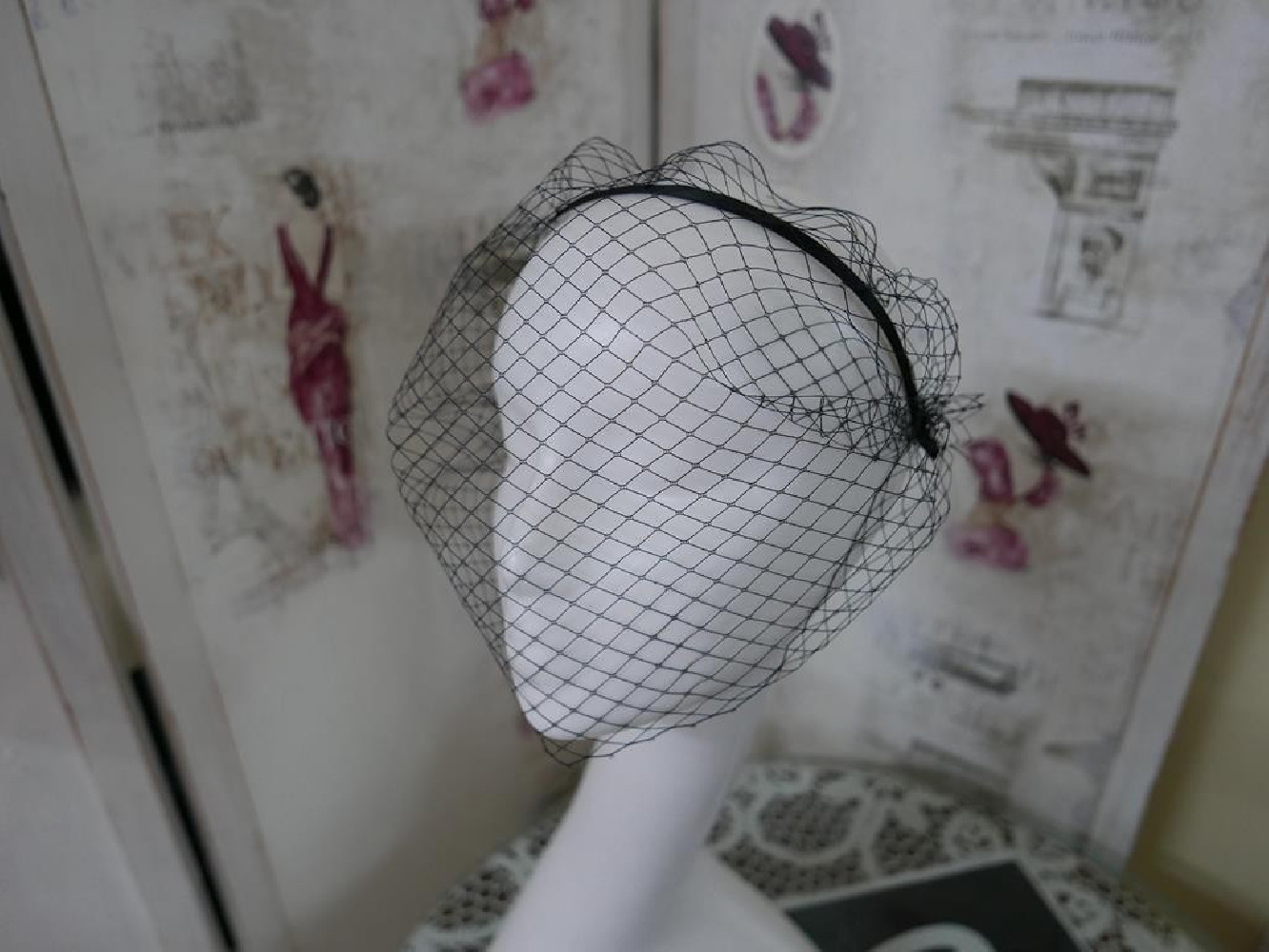 Czarna woalka na twarz na przepasce