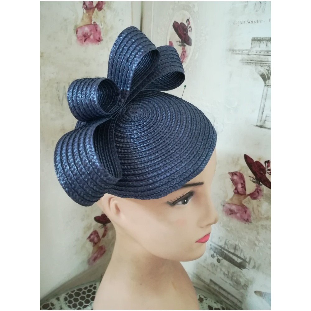 Granatowy słomkowy fascynator