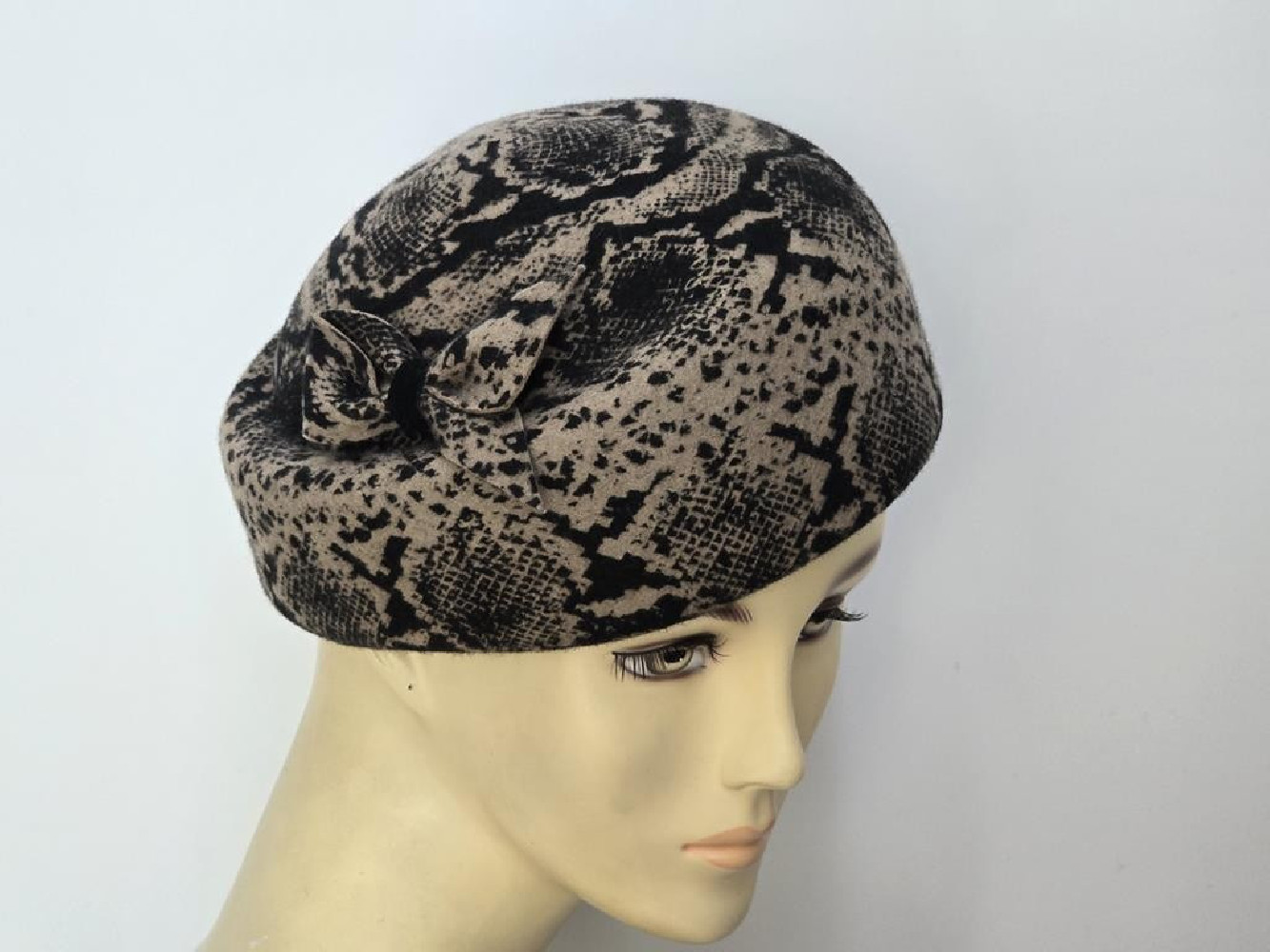 Masza sneake print toczek filcowy 54-56 cm