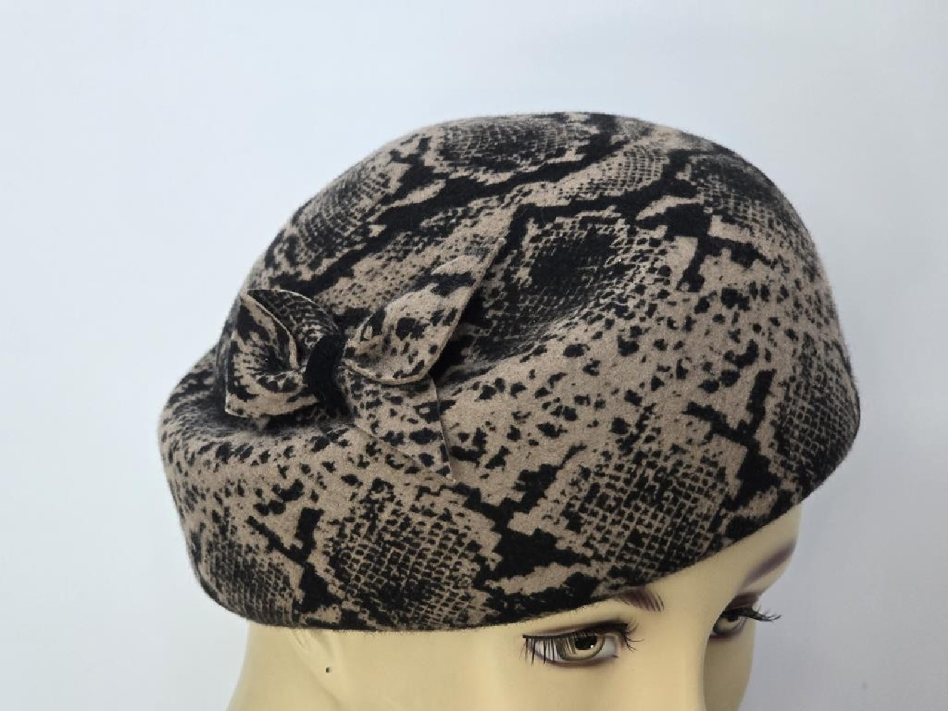 Masza sneake print toczek filcowy 54-56 cm