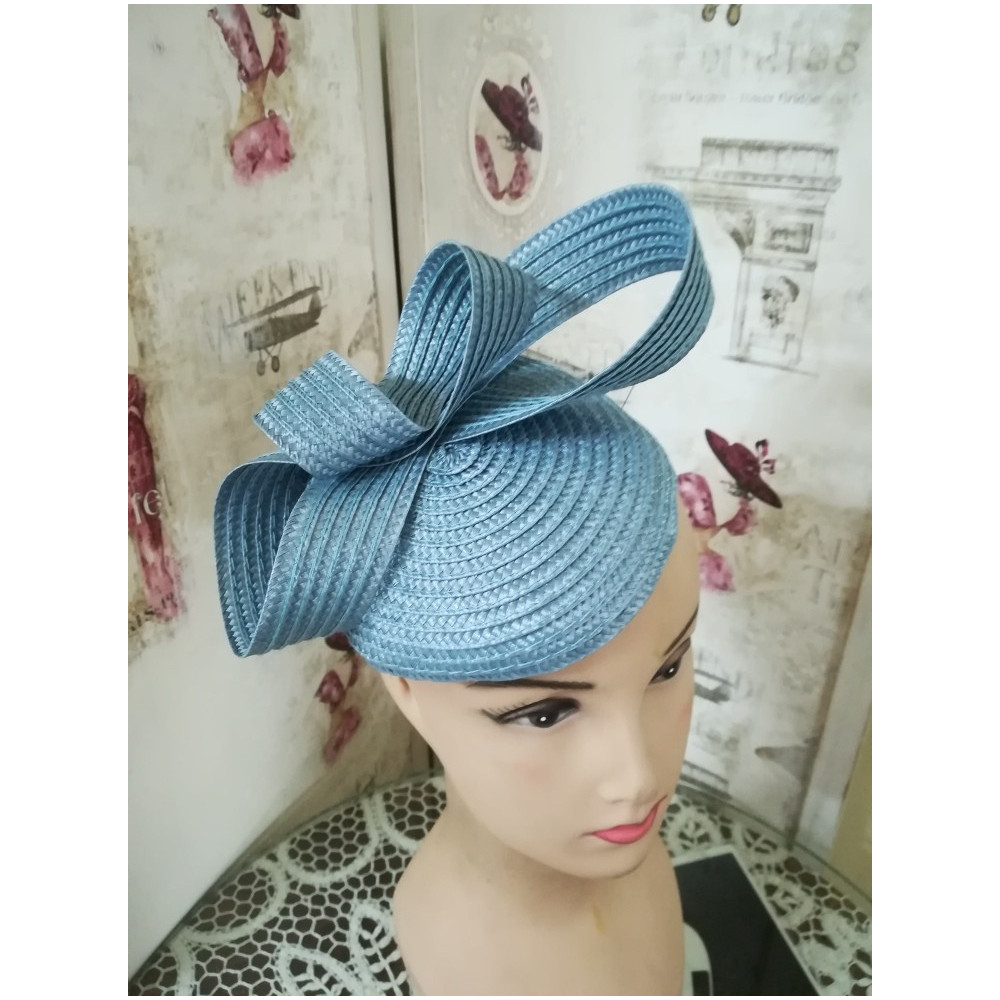 Niebieski słomkowy fascynator