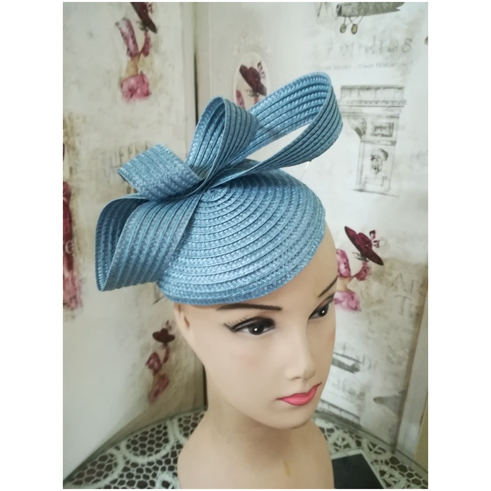 Niebieski słomkowy fascynator