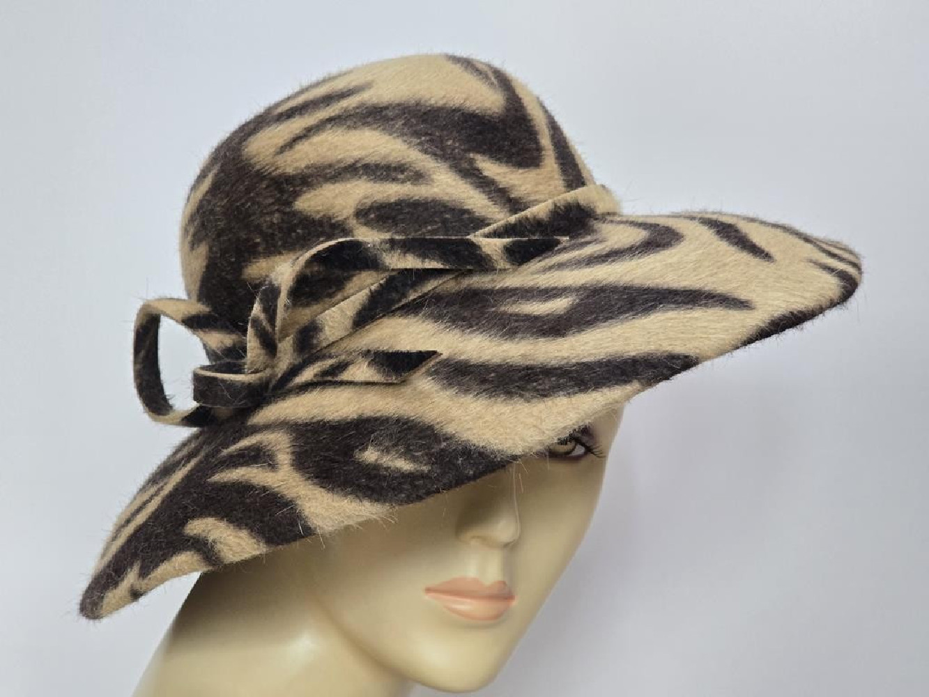 Andromeda tygrysi print kapelusz  melousine 55-57 cm