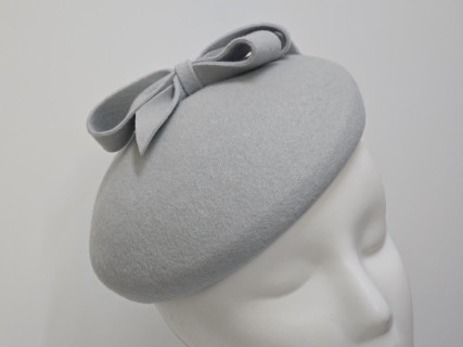 Saturnia szaro niebieski mini beret filcowy