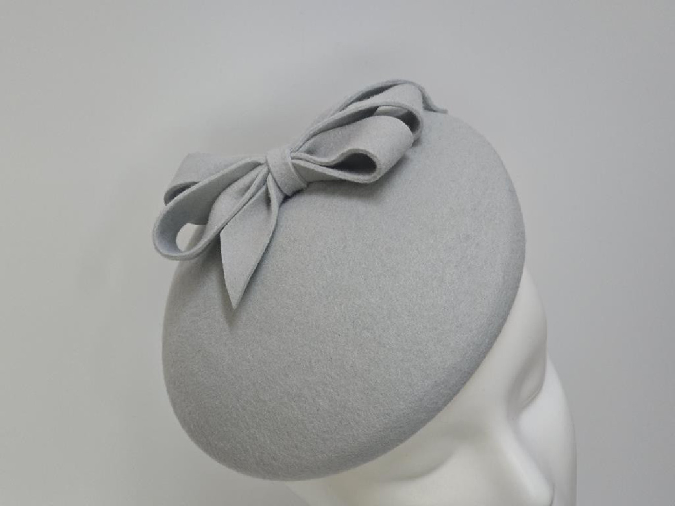 Saturnia szaro niebieski mini beret filcowy