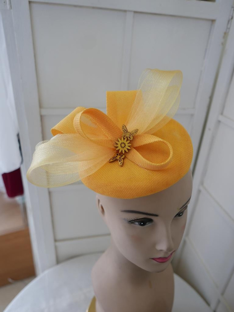 Żółty fascynatorz crin i lnu