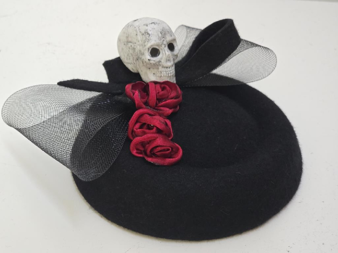 Czaszka filcowy mini toczek fascynator