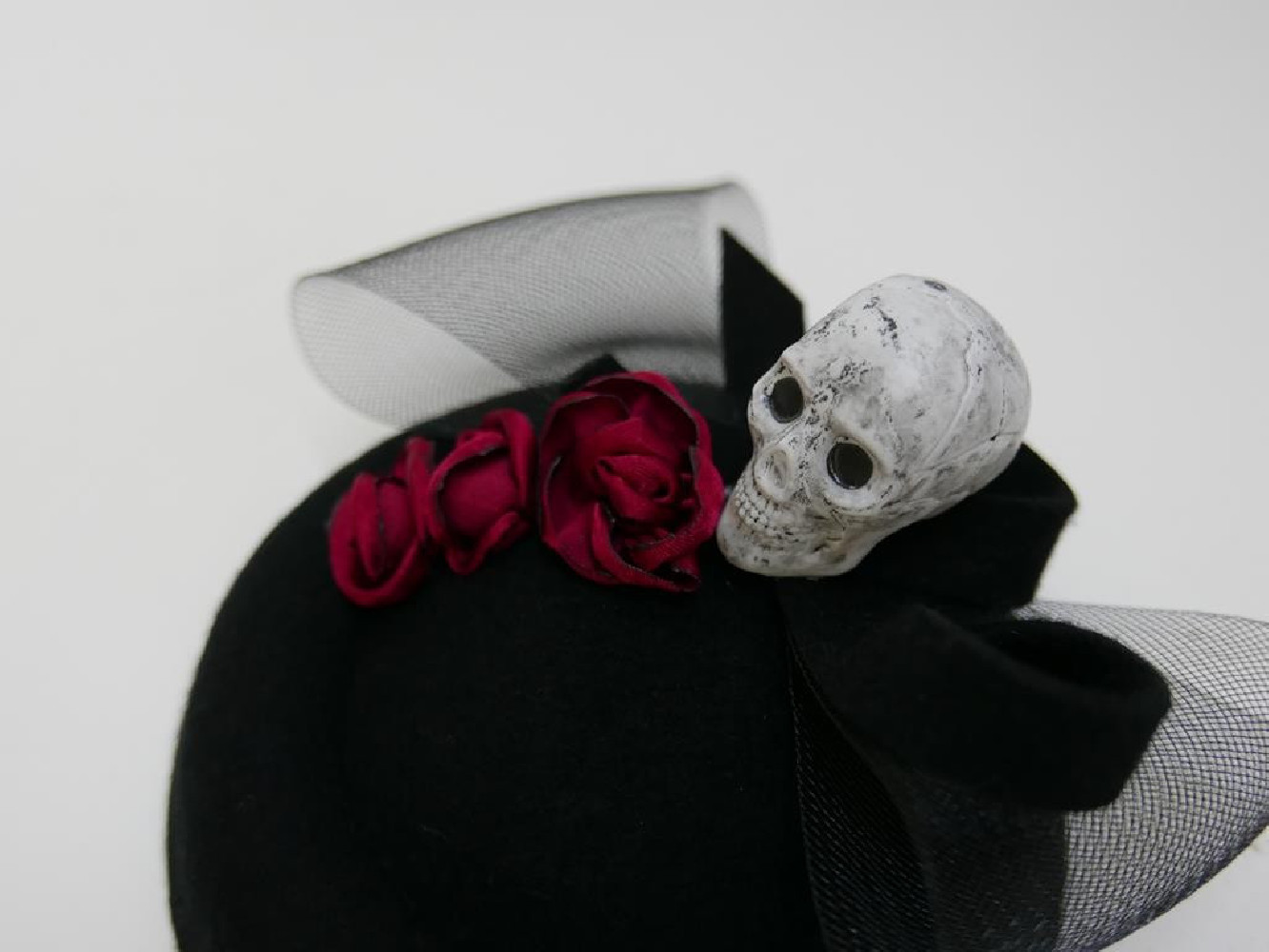 Czaszka filcowy mini toczek fascynator