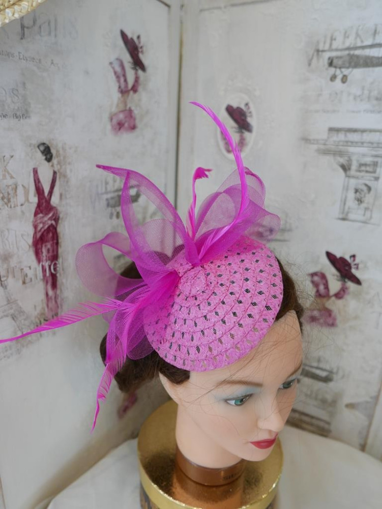 Fuksja, letni fascynator ze słomki