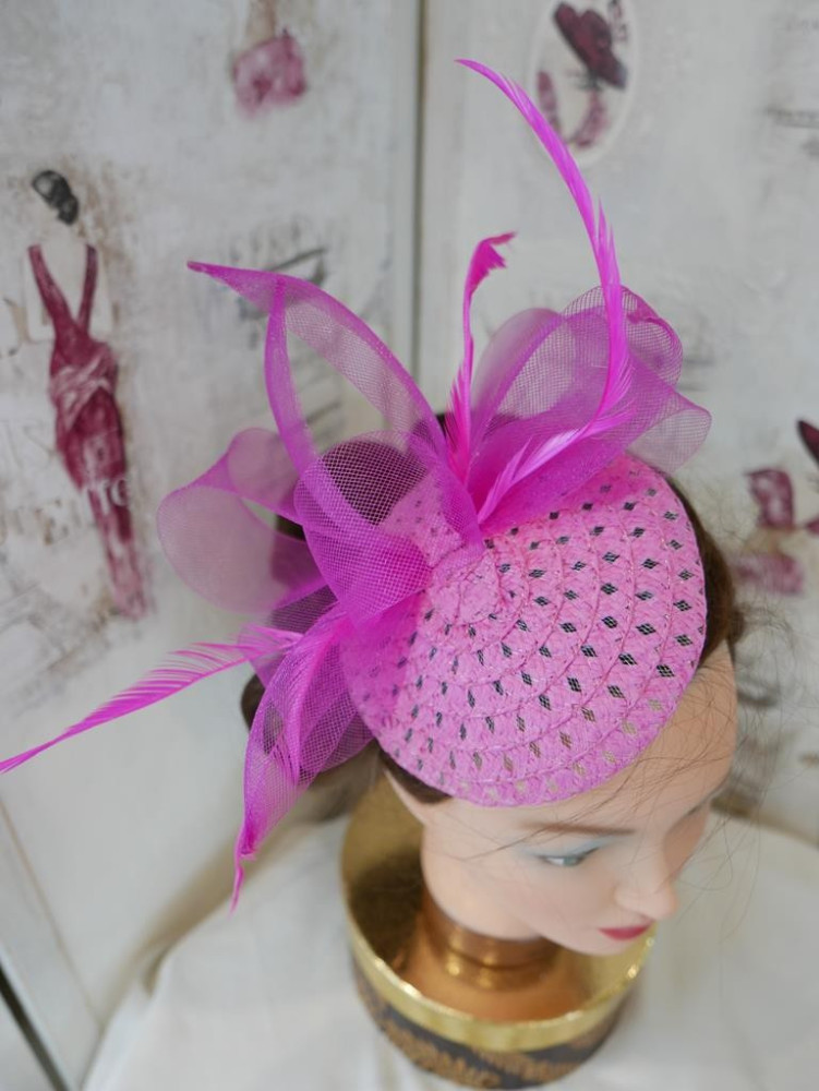 Fuksja, letni fascynator ze słomki