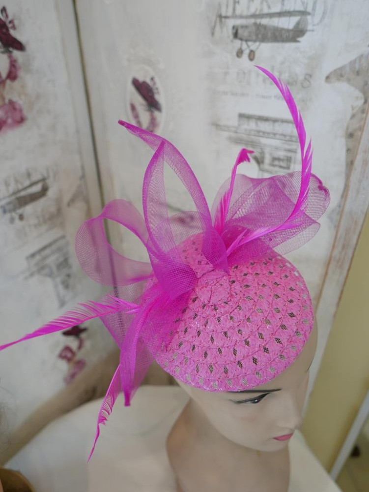 Fuksja, letni fascynator ze słomki