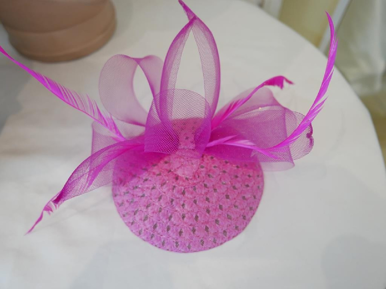 Fuksja, letni fascynator ze słomki